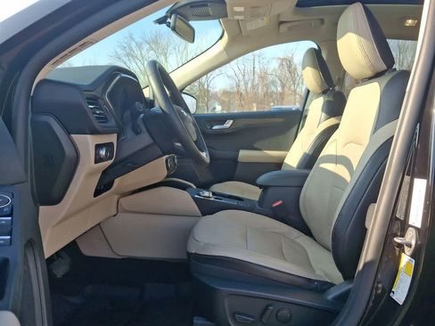 Certified 2020 Ford Escape Titanium w/ Titanium Premium Package 2.0 image 17