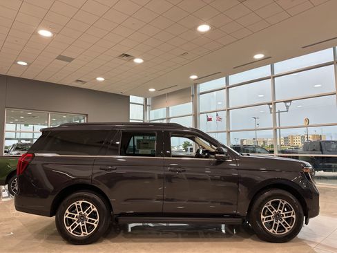 New 2025 Ford Expedition Active image 35