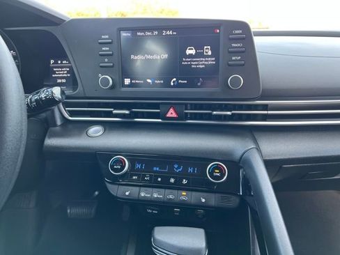 Used 2021 Hyundai Elantra Blue image 23