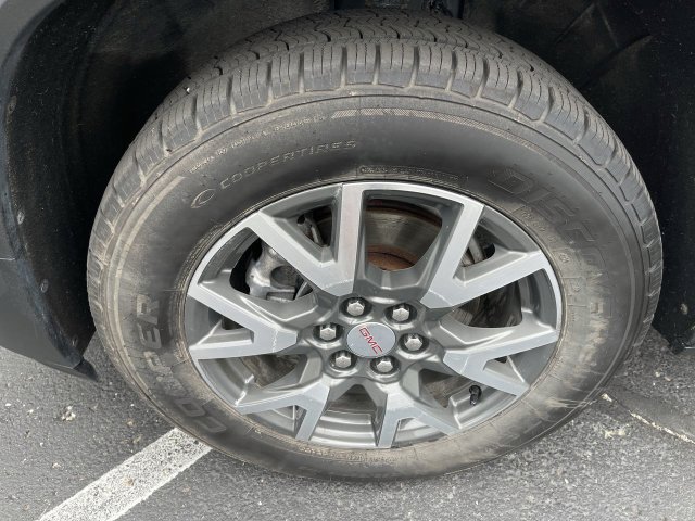 Used 2021 GMC Acadia SLE w/ Driver Convenience Package FWD image 32