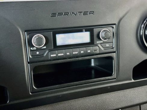 Used 2021 Mercedes-Benz Sprinter 1500 image 17