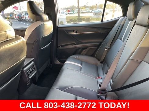Used 2025 Toyota Camry SE w/ Convenience Package image 11