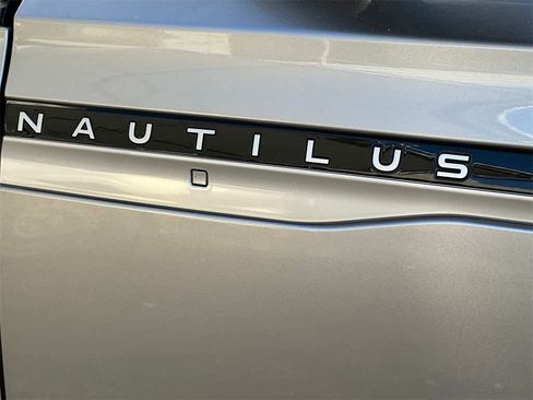 Used 2024 Lincoln Nautilus Reserve image 6
