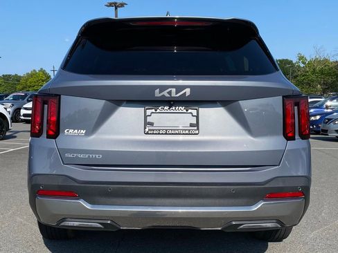 Certified 2024 Kia Sorento S w/ Panoramic Sunroof Package FWD image 6