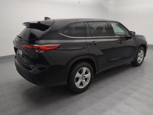 Used 2021 Toyota Highlander LE image 10