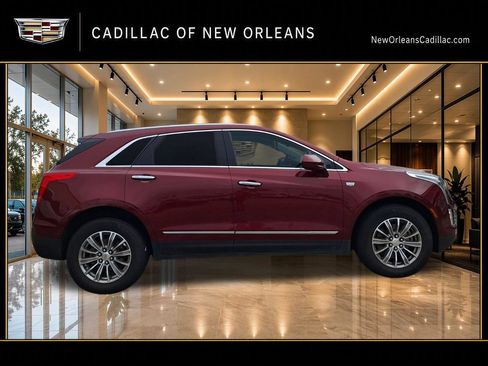 Used 2017 Cadillac XT5 Luxury w/ Driver Awareness Package FWD image 2