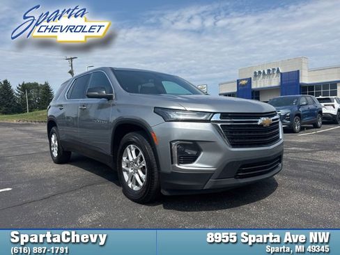 Used 2023 Chevrolet Traverse LS image 1