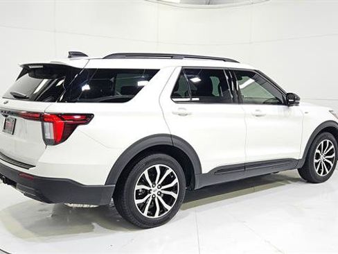Used 2025 Ford Explorer ST-Line RWD image 8