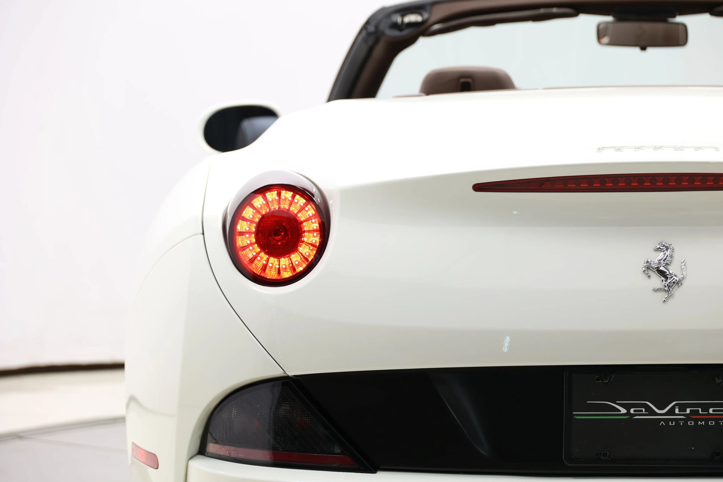 Used 2010 Ferrari California RWD image 73