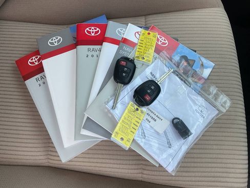 Used 2013 Toyota RAV4 XLE FWD image 43