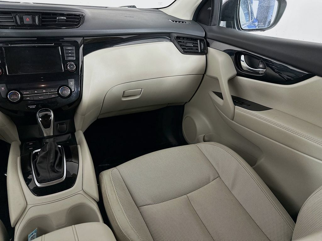 Certified 2021 Nissan Rogue Sport SL FWD image 33