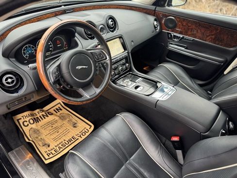 Used 2019 Jaguar XJ R-Sport image 9