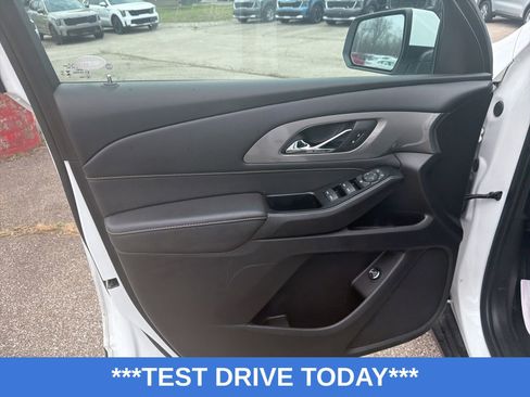 Used 2023 Chevrolet Traverse LT image 10