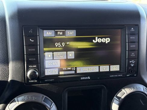 Used 2015 Jeep Wrangler Unlimited Sport w/ Mopar Black Appearance Group image 33