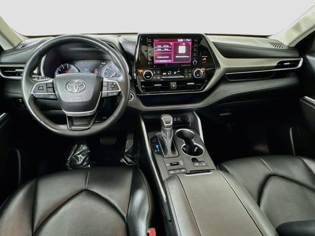 Used 2022 Toyota Highlander XLE AWD/4WD image 24