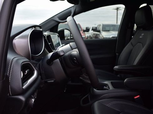 New 2026 Chrysler Pacifica Select w/ S Appearance Package FWD image 39