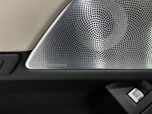 Used 2021 BMW 750i xDrive w/ Executive Package image 18