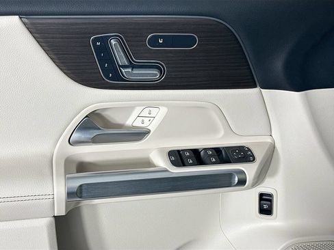 Used 2026 Mercedes-Benz GLB 250 image 17