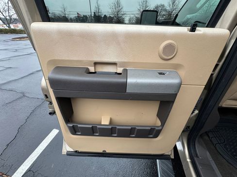 Used 2013 Ford F450 Lariat w/ Lariat Interior Pkg image 18