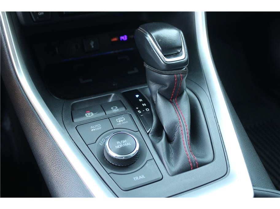 Used 2021 Toyota RAV4 SE w/ Weather & Moonroof Package AWD/4WD image 29