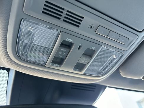 Used 2017 Honda CR-V Touring image 22