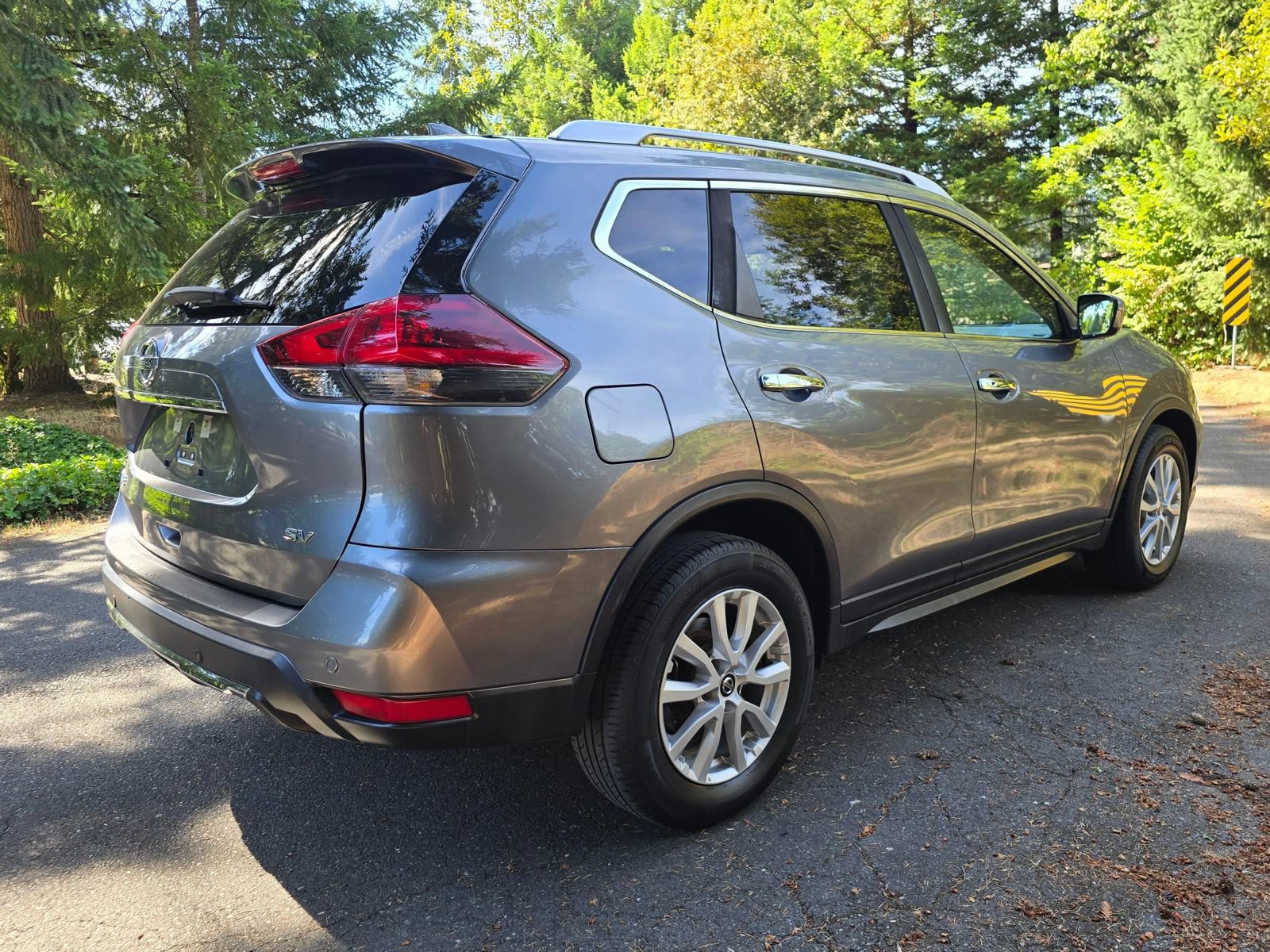 Used 2019 Nissan Rogue SV FWD image 6
