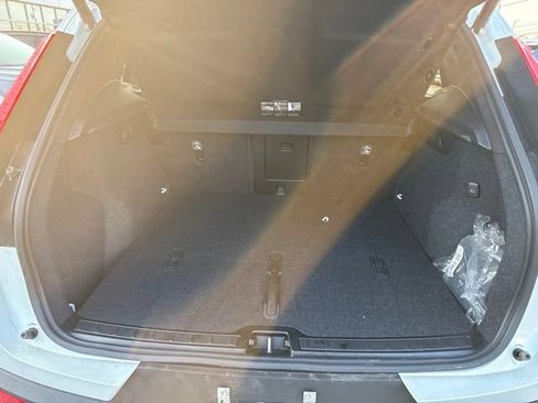 Used 2024 Volvo XC40 B5 Plus w/ Protection Package Premier AWD/4WD image 12
