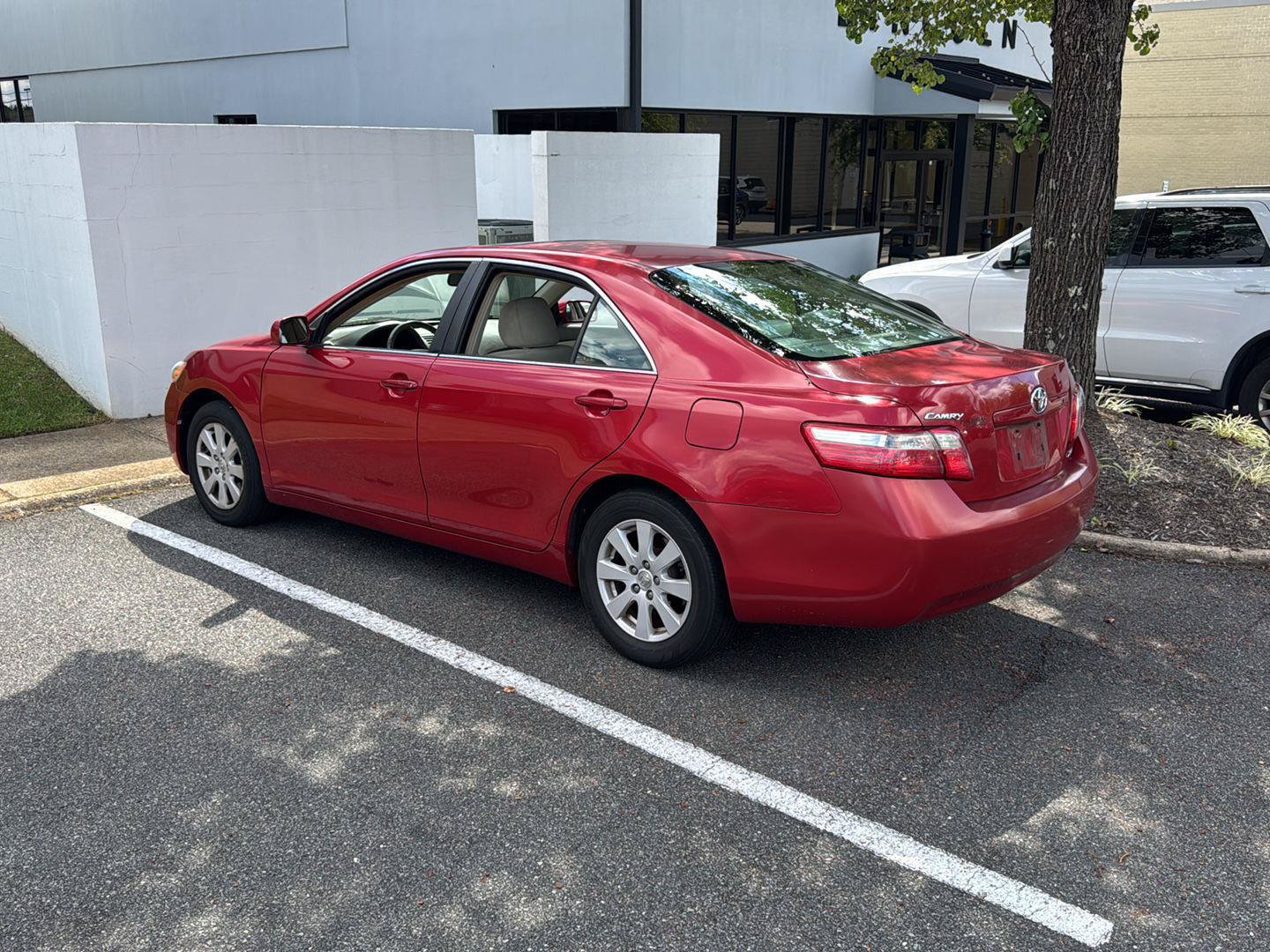 Used 2007 Toyota Camry XLE FWD image 2