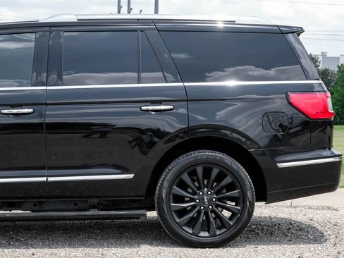 Used 2018 Lincoln Navigator Select AWD/4WD image 16