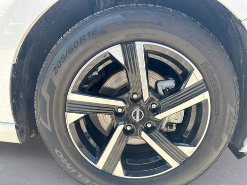 Used 2024 Nissan Sentra SV FWD image 12