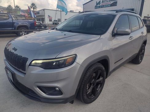 Used 2020 Jeep Cherokee Latitude Plus image 3