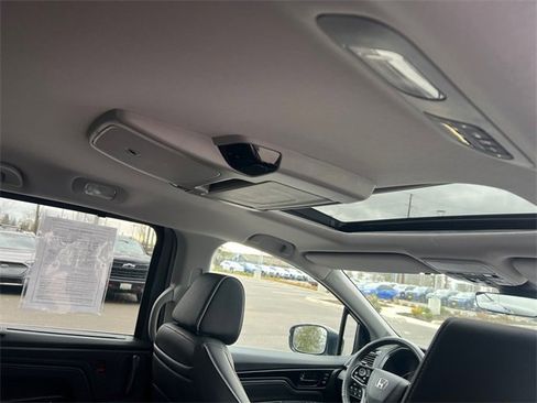 Used 2023 Honda Odyssey Touring image 17