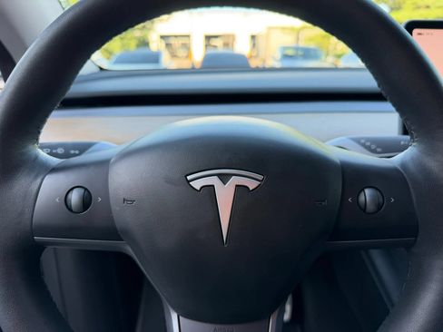 Used 2023 Tesla Model Y Long Range AWD/4WD image 25