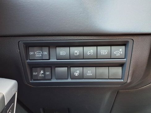 Certified 2025 Toyota Sequoia Platinum AWD/4WD image 20
