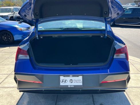 Certified 2025 Hyundai Elantra SEL FWD image 10