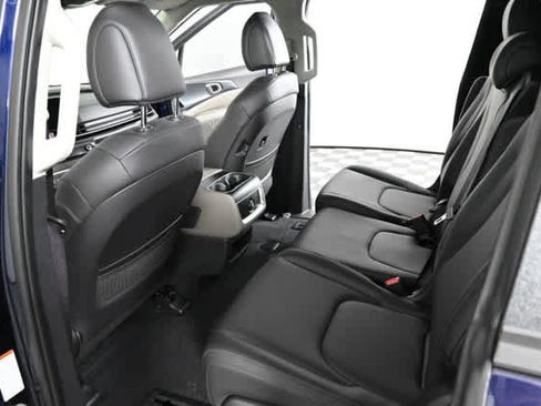 New 2026 Kia Carnival LXS image 15