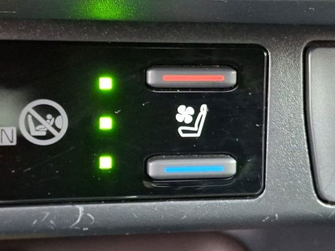 Used 2020 Toyota RAV4 Limited image 25