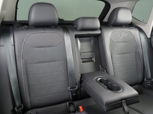 Used 2024 Volkswagen Taos SE image 16