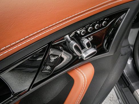 Used 2024 Jaguar F-TYPE Coupe AWD image 15
