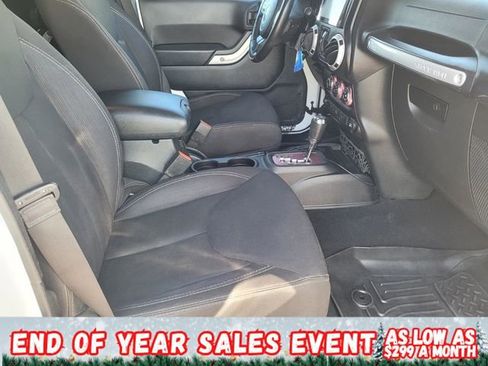 Used 2015 Jeep Wrangler Unlimited Rubicon w/ Connectivity Group image 10