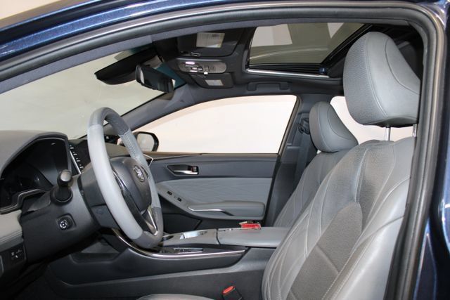 Used 2019 Toyota Avalon Limited w/ All Weather Liner Package FWD image 7