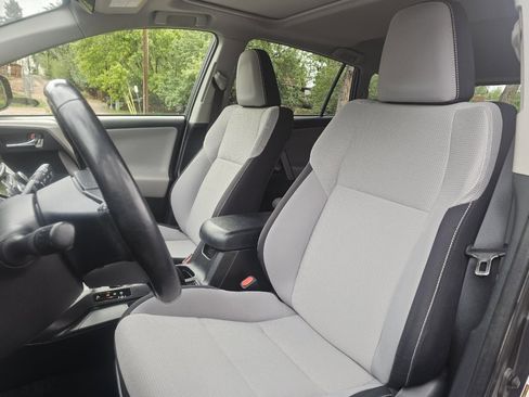 Used 2018 Toyota RAV4 XLE w/ Convenience Package AWD/4WD image 11