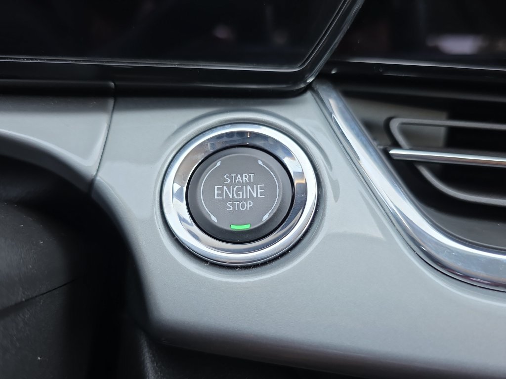 Used 2025 Chevrolet Trax LT FWD image 24