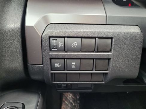 Used 2025 Toyota Tacoma SR5 AWD/4WD image 20
