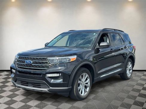 Certified 2024 Ford Explorer XLT w/ Equipment Group 202A AWD/4WD image 6