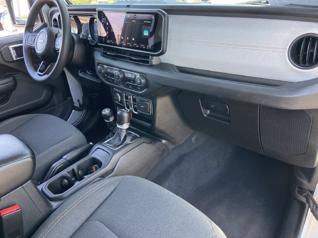 Used 2024 Jeep Wrangler Unlimited AWD/4WD image 24