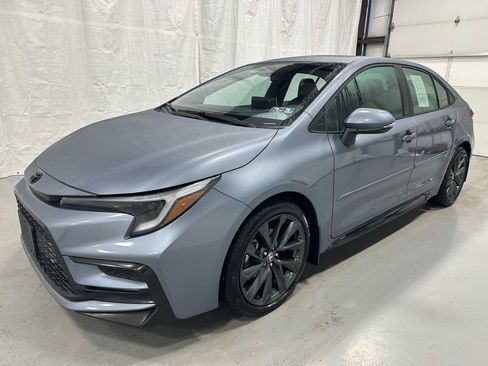 Used 2025 Toyota Corolla SE w/ SE Premium Package image 3