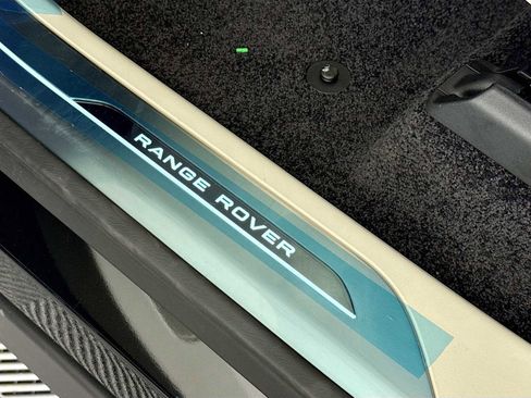 New 2025 Land Rover Range Rover SE image 10