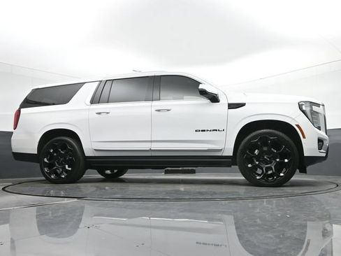 Used 2025 GMC Yukon XL Denali AWD/4WD image 34