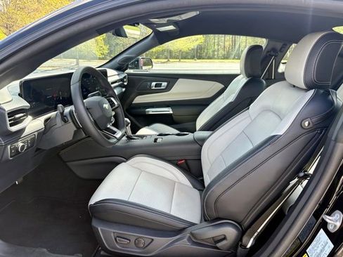 Used 2025 Ford Mustang GT Premium image 28